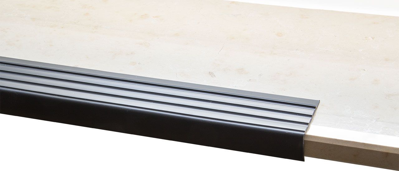 Treppenkantenprofil schwarz, 110cm, Kunststoff, Treppenprofil MS021 Treppenkantenprofil schwarz, 110cm, Kunststoff, Treppenprofil MS021