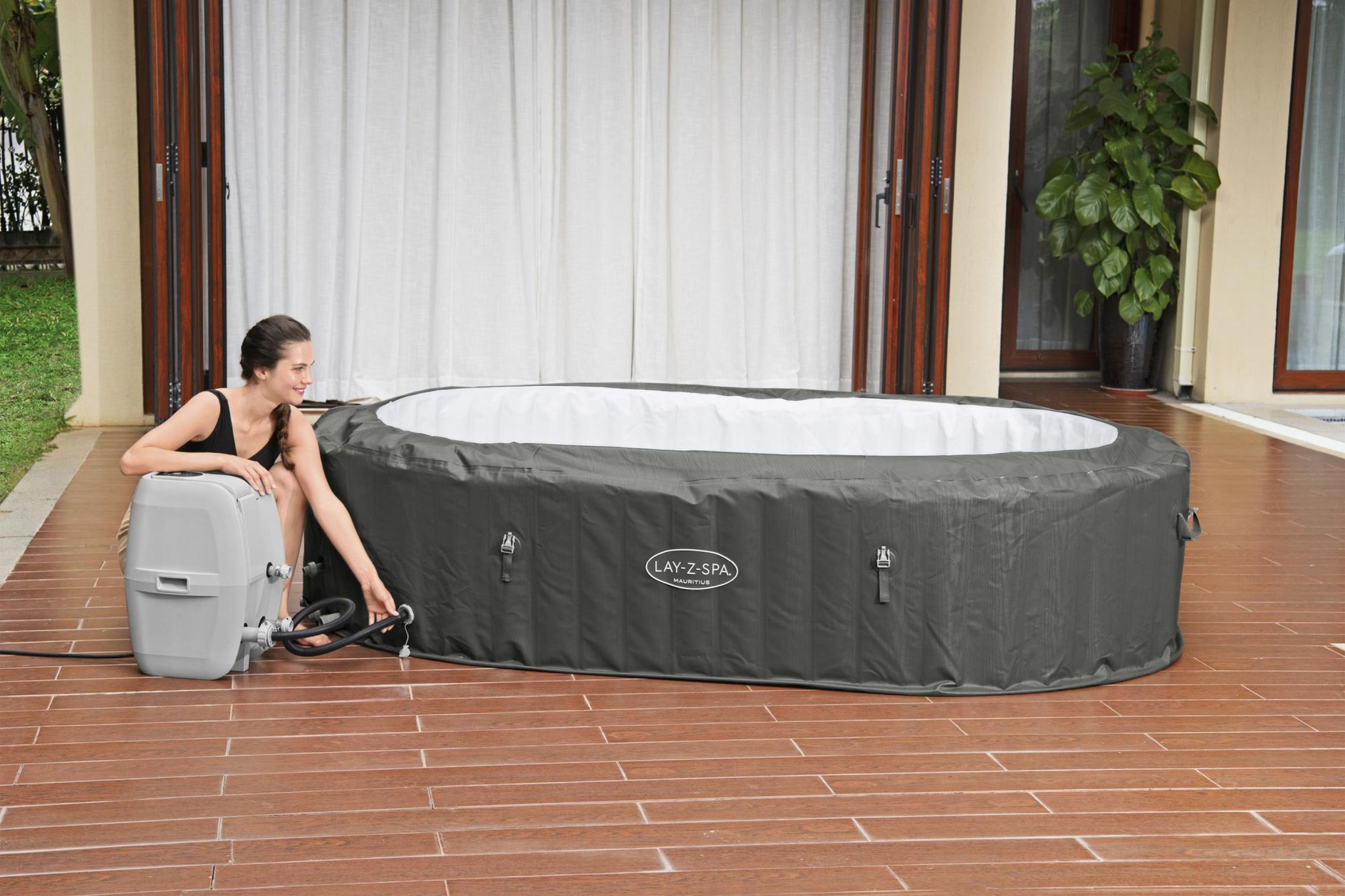 LAY-Z-SPA Mauritius AirJet XXL-Whirlpool für 7 Personen