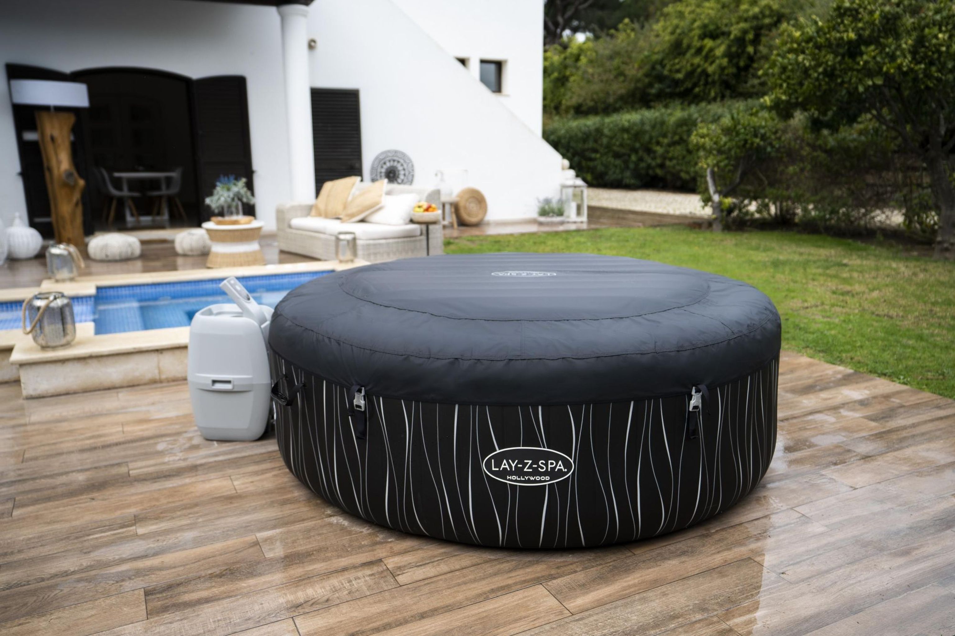 LAY-Z-SPA Hollywood AirJet LED-Whirlpool Ø 196 x 66 cm für 6 Personen